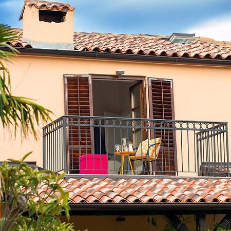 Holiday Home Kuca Na Moru Kornić Exterior foto